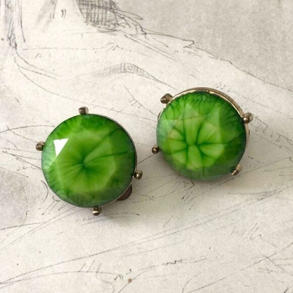 Vintage Green "Swirl" Clip-on Earrings - Picture 1 of 4